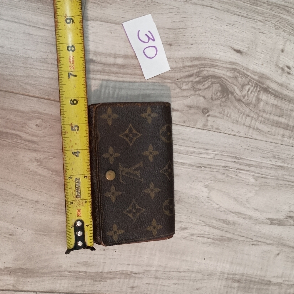 Authentic LOUIS VUITTON Porte Monnaie Tresor  Monogram France - Picture 14 of 15